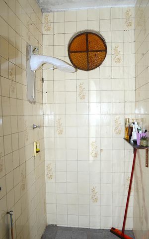 Casa à venda com 360m², 2 quartos e 2 vagasBanheiro Corredor