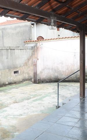 Casa à venda com 360m², 2 quartos e 2 vagasÁrea externa