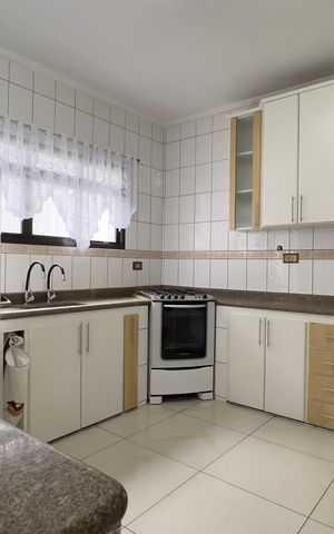Casa à venda com 289m², 3 quartos e 5 vagas Casa à venda com 289m², 3 quartos e 5 vagasCozinha e Área de Serviço