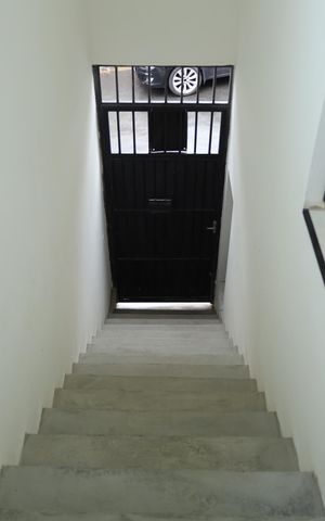 Apartamento para alugar com 20m², 1 quarto e sem vagaÁrea comum - Saguão entre unidades - Escada e Portão