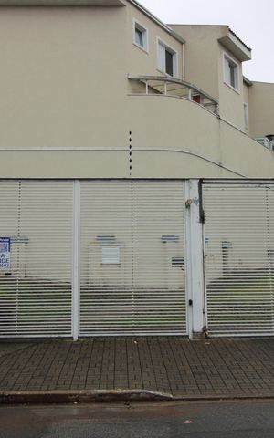 Casa de condomínio à venda com 135m², 3 quartos e 3 vagasFachada externa