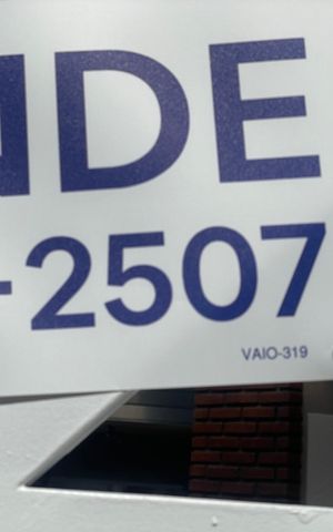 Casa à venda com 163m², 2 quartos e 2 vagas Casa à venda com 163m², 2 quartos e 2 vagasVAIO-319