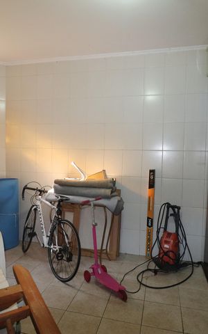Casa à venda com 380m², 3 quartos e 7 vagasDepósito garagem 