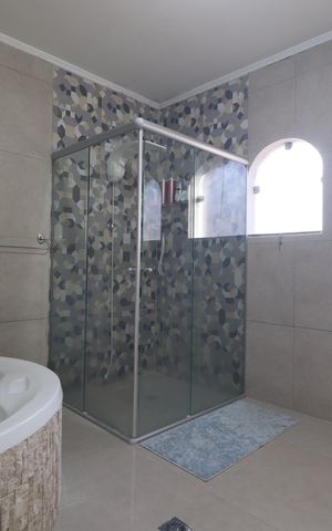 Casa à venda com 380m², 3 quartos e 7 vagasBanheiro Quarto 1 suíte 