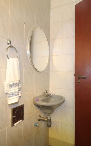 Casa à venda com 380m², 3 quartos e 7 vagasBanheiro serviço