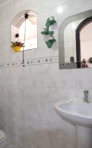 Casa à venda com 380m², 3 quartos e 7 vagasMezanino - Banheiro 