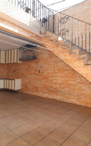 Casa à venda com 380m², 3 quartos e 7 vagasQuintal