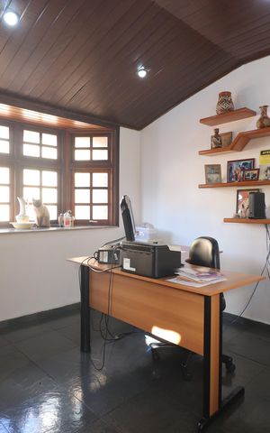 Casa à venda com 380m², 3 quartos e 7 vagasMezanino - Escritório 