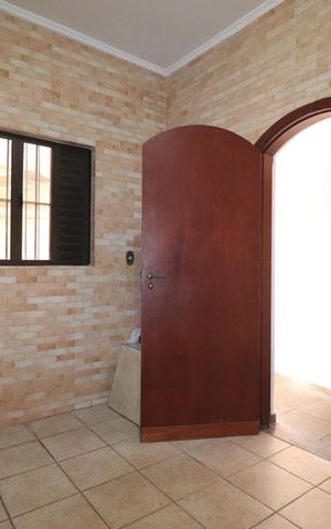 Casa à venda com 380m², 3 quartos e 7 vagasQuarto de Serviço