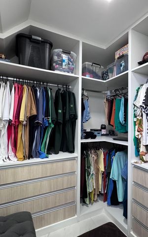 Apartamento à venda com 270m², 3 quartos e 2 vagas Apartamento à venda com 270m², 3 quartos e 2 vagasSuíte - Closet