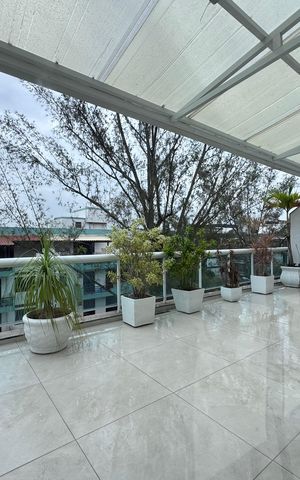 Apartamento à venda com 270m², 3 quartos e 2 vagas Apartamento à venda com 270m², 3 quartos e 2 vagasVaranda