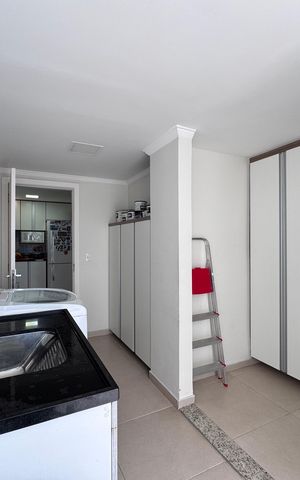 Apartamento à venda com 270m², 3 quartos e 2 vagas Apartamento à venda com 270m², 3 quartos e 2 vagasÁrea de Serviço