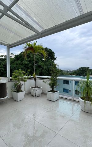 Apartamento à venda com 270m², 3 quartos e 2 vagas Apartamento à venda com 270m², 3 quartos e 2 vagasVaranda