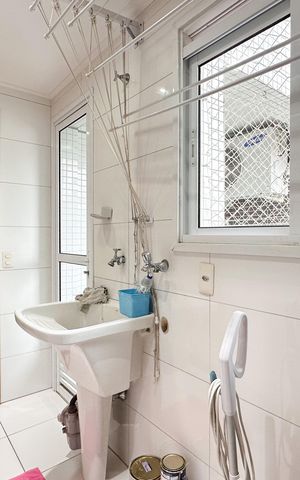 Apartamento à venda com 132m², 3 quartos e 3 vagas Apartamento à venda com 132m², 3 quartos e 3 vagasÁrea de Serviço