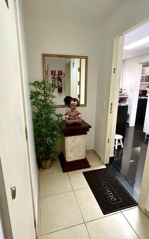 Apartamento à venda com 114m², 3 quartos e 2 vagas Apartamento à venda com 114m², 3 quartos e 2 vagasHall entrada de serviço