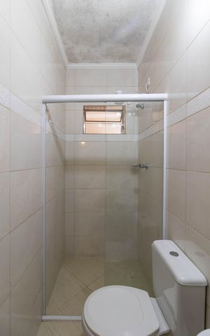 Casa à venda com 69m², 4 quartos e sem vaga Casa à venda com 69m², 4 quartos e sem vagaBanheiro 1