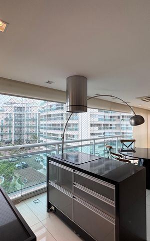 Apartamento à venda com 141m², 3 quartos e 2 vagas Apartamento à venda com 141m², 3 quartos e 2 vagasVaranda