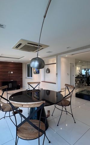 Apartamento à venda com 141m², 3 quartos e 2 vagas Apartamento à venda com 141m², 3 quartos e 2 vagasVaranda