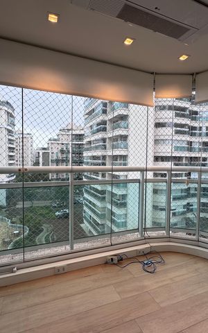 Apartamento à venda com 141m², 3 quartos e 2 vagas Apartamento à venda com 141m², 3 quartos e 2 vagasSuíte - Varanda