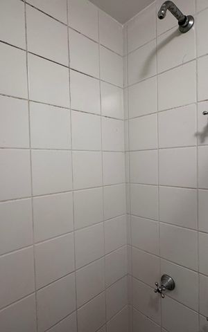 Apartamento à venda com 141m², 3 quartos e 2 vagas Apartamento à venda com 141m², 3 quartos e 2 vagasCozinha e Área de Serviço - Banheiro