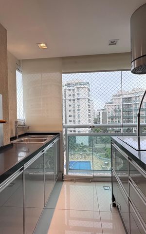 Apartamento à venda com 141m², 3 quartos e 2 vagas Apartamento à venda com 141m², 3 quartos e 2 vagasVaranda
