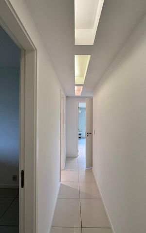 Apartamento à venda com 141m², 3 quartos e 2 vagas Apartamento à venda com 141m², 3 quartos e 2 vagasCorredor