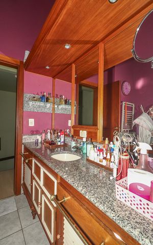Casa de condomínio à venda com 306m², 5 quartos e 4 vagasBanheiro 3