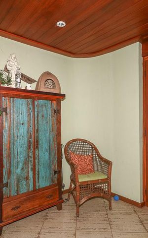 Casa de condomínio à venda com 306m², 5 quartos e 4 vagashall