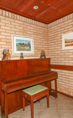 Casa de condomínio à venda com 306m², 5 quartos e 4 vagashall