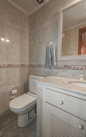 Casa de condomínio à venda com 306m², 5 quartos e 4 vagasBanheiro 2