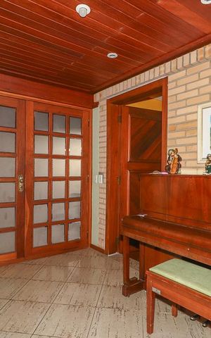 Casa de condomínio à venda com 306m², 5 quartos e 4 vagashall