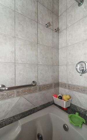 Casa de condomínio à venda com 306m², 5 quartos e 4 vagasBanheiro da Suíte