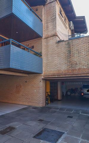 Casa de condomínio à venda com 306m², 5 quartos e 4 vagasFachada