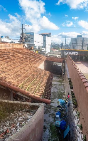 Casa à venda com 360m², 5 quartos e 4 vagas Casa à venda com 360m², 5 quartos e 4 vagasÁrea externa