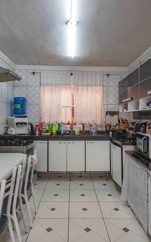 Casa à venda com 360m², 5 quartos e 4 vagas Casa à venda com 360m², 5 quartos e 4 vagasCasa 1 - Cozinha
