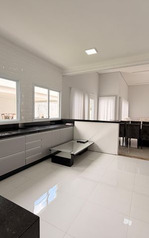 Casa de condomínio à venda com 450m², 4 quartos e 4 vagasCozinha