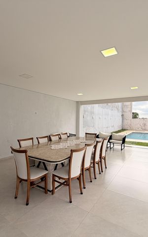 Casa de condomínio à venda com 450m², 4 quartos e 4 vagasQuintal com churrasqueira e piscina