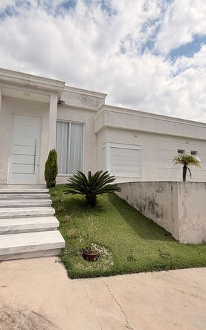 Casa de condomínio à venda com 450m², 4 quartos e 4 vagasFachada