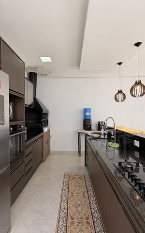 Casa de condomínio à venda com 450m², 4 quartos e 4 vagasQuintal com churrasqueira e piscina