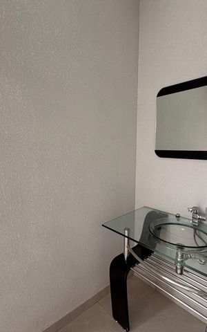 Casa de condomínio à venda com 450m², 4 quartos e 4 vagasBanheiro externo