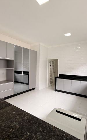 Casa de condomínio à venda com 450m², 4 quartos e 4 vagasCozinha