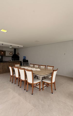 Casa de condomínio à venda com 450m², 4 quartos e 4 vagasQuintal com churrasqueira e piscina
