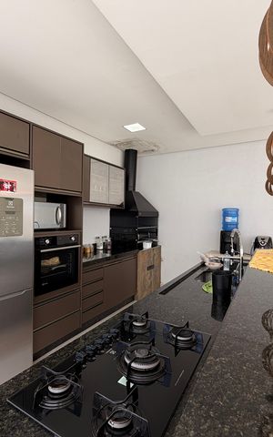 Casa de condomínio à venda com 450m², 4 quartos e 4 vagasQuintal com churrasqueira e piscina