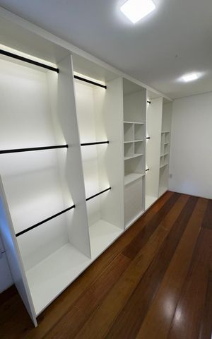 Casa à venda com 410m², 5 quartos e 15 vagas Casa à venda com 410m², 5 quartos e 15 vagasCloset - Suíte 2