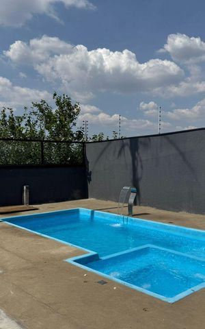 Casa à venda com 410m², 5 quartos e 15 vagas Casa à venda com 410m², 5 quartos e 15 vagasÁrea externa - Piscina