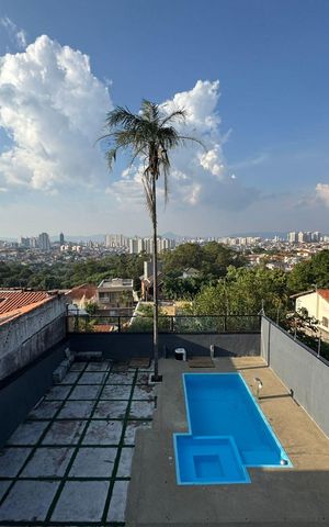 Casa à venda com 410m², 5 quartos e 15 vagas Casa à venda com 410m², 5 quartos e 15 vagasÁrea externa - Piscina