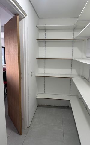 Casa à venda com 410m², 5 quartos e 15 vagas Casa à venda com 410m², 5 quartos e 15 vagasCozinha - Dispensa