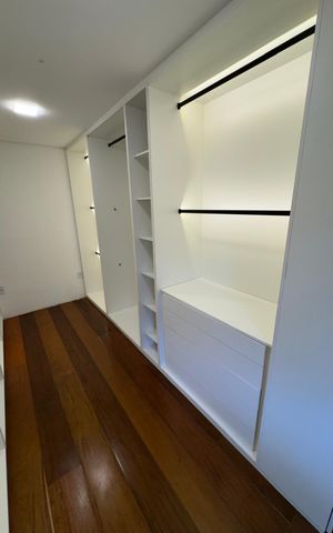 Casa à venda com 410m², 5 quartos e 15 vagas Casa à venda com 410m², 5 quartos e 15 vagasCloset - Suíte 2