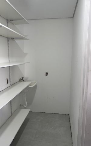 Casa à venda com 410m², 5 quartos e 15 vagas Casa à venda com 410m², 5 quartos e 15 vagasCozinha - Dispensa