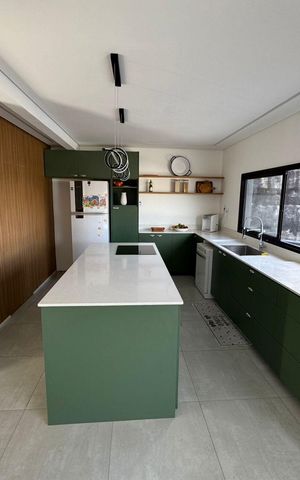 Casa à venda com 410m², 5 quartos e 15 vagas Casa à venda com 410m², 5 quartos e 15 vagasCozinha